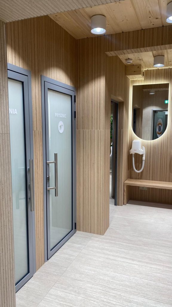 Montenero Systems I Czarna Góra Przeszklenia i drzwi wewnętrzne szklane I Realizacja w hotelu Liptakówka w Białce Tatrzańskiej PHOTO-2026-03-30-18-50-15 15