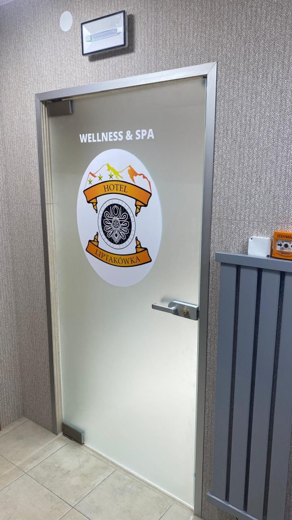 Montenero Systems I Czarna Góra Przeszklenia i drzwi wewnętrzne szklane I Realizacja w hotelu Liptakówka w Białce Tatrzańskiej PHOTO-2026-03-30-18-50-15 16