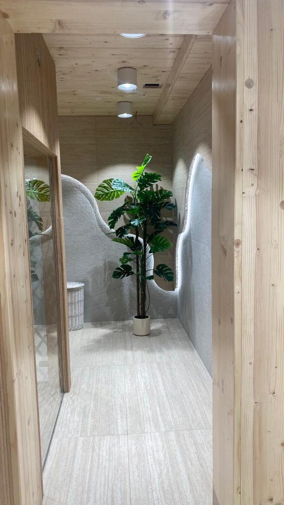 Montenero Systems I Czarna Góra Przeszklenia i drzwi wewnętrzne szklane I Realizacja w hotelu Liptakówka w Białce Tatrzańskiej PHOTO-2026-03-30-18-50-15 4