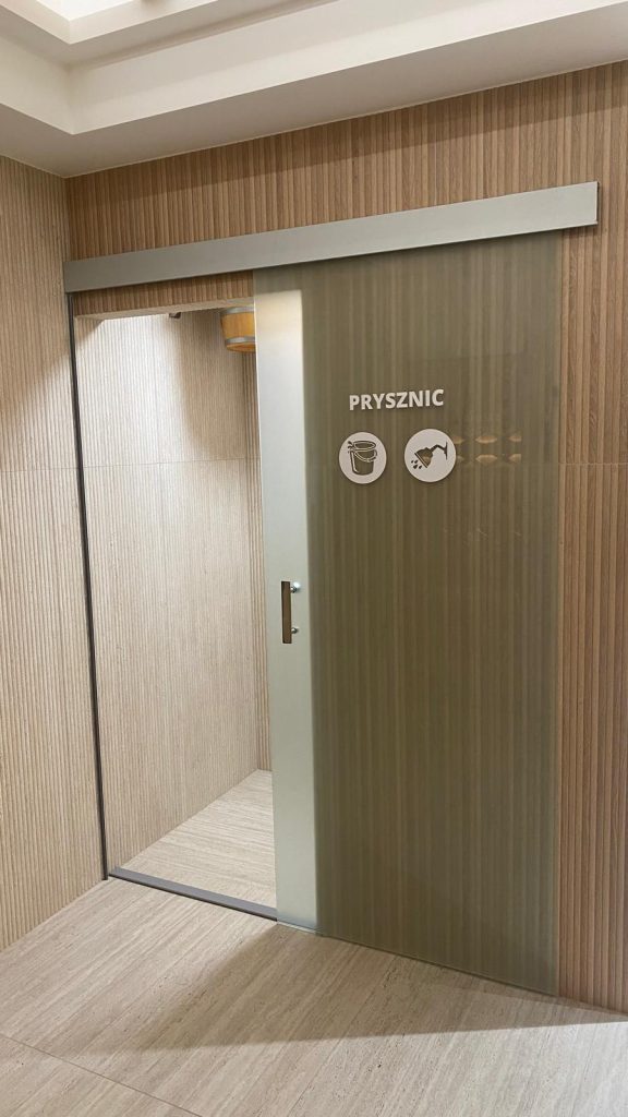 Montenero Systems I Czarna Góra Przeszklenia i drzwi wewnętrzne szklane I Realizacja w hotelu Liptakówka w Białce Tatrzańskiej PHOTO-2026-03-30-18-50-15 5
