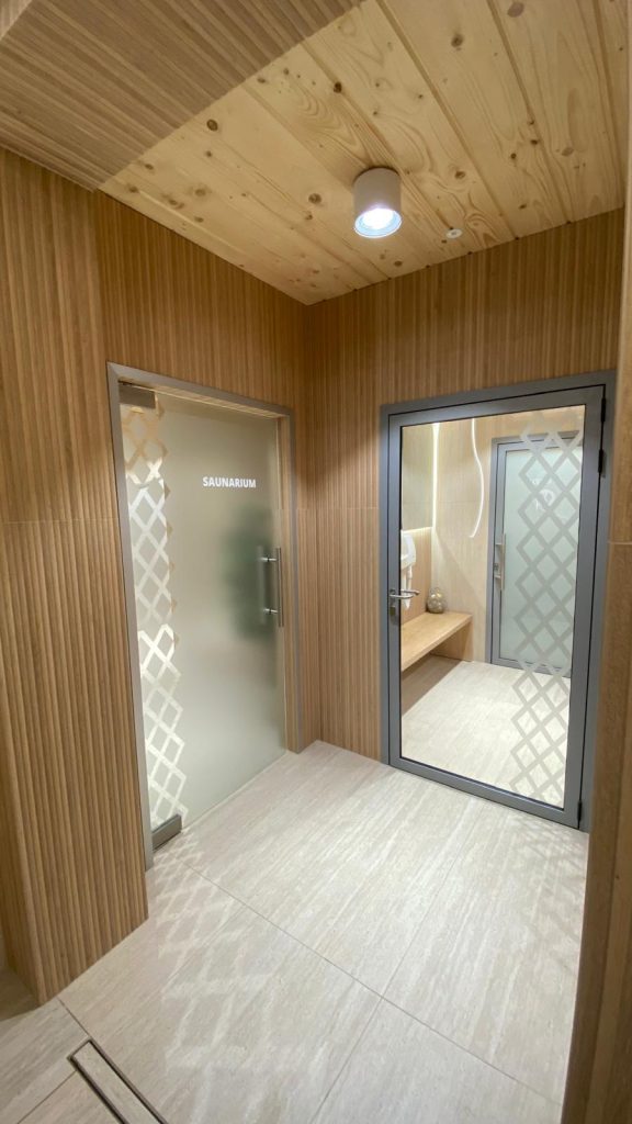 Montenero Systems I Czarna Góra Przeszklenia i drzwi wewnętrzne szklane I Realizacja w hotelu Liptakówka w Białce Tatrzańskiej PHOTO-2026-03-30-18-50-15