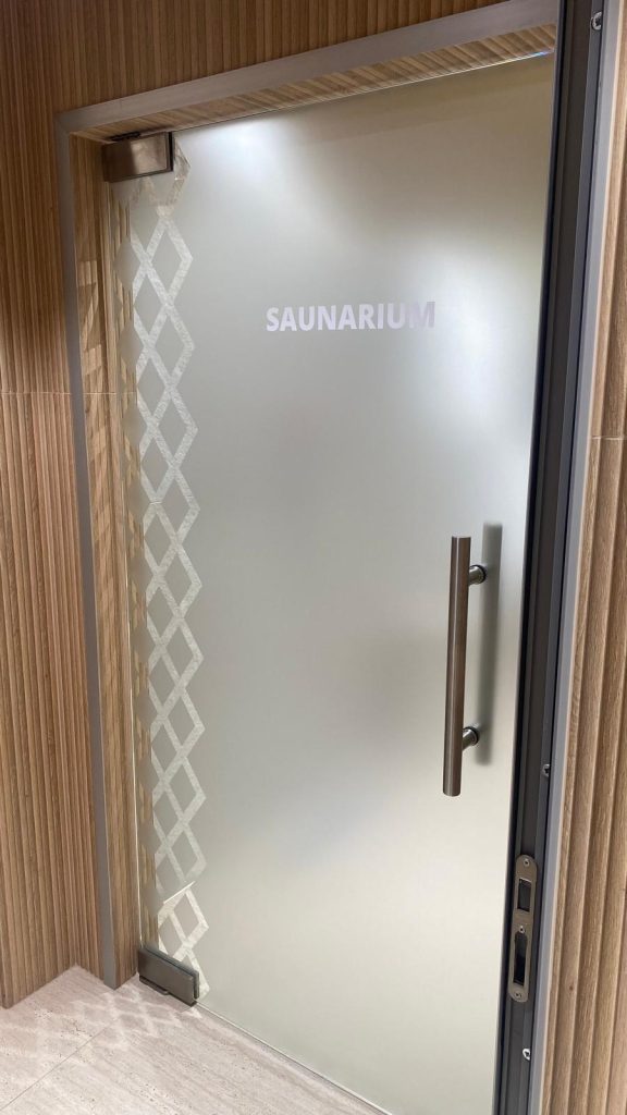 Montenero Systems I Czarna Góra Przeszklenia i drzwi wewnętrzne szklane I Realizacja w hotelu Liptakówka w Białce Tatrzańskiej PHOTO-2026-03-30-18-50-15 7