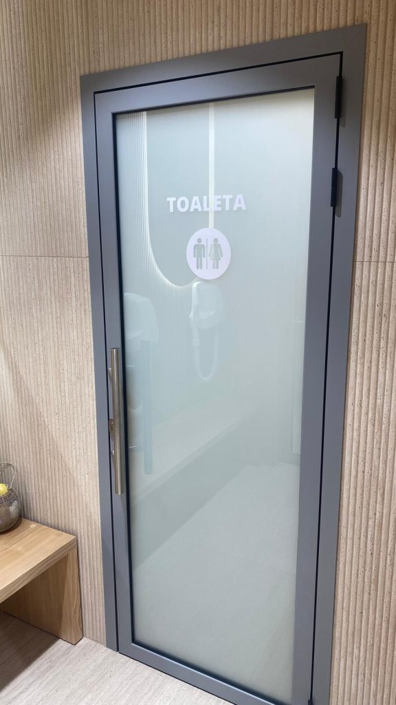 Montenero Systems I Czarna Góra Przeszklenia i drzwi wewnętrzne szklane I Realizacja w hotelu Liptakówka w Białce Tatrzańskiej PHOTO-2026-03-30-18-50-15 9